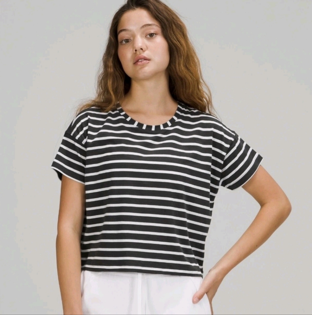 Lululemon Cates Tee Womens Size 6 Gray White Stripe Boxy Cropped Lightweight